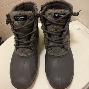 Like new Quilted Gray  Sperry duck boots